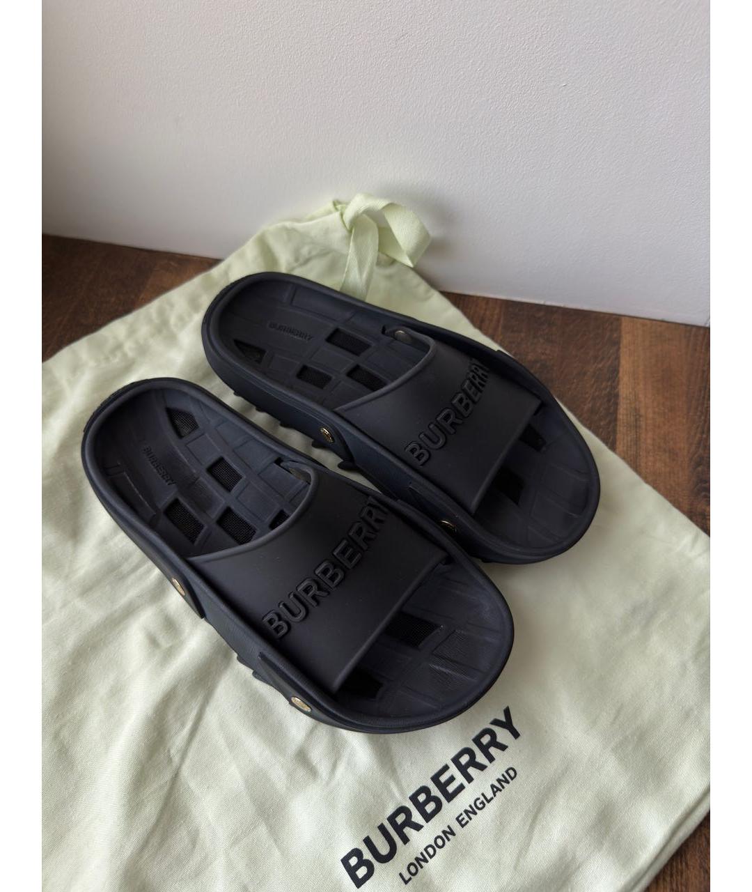 BURBERRY Черные резиновые шлепанцы, фото 3