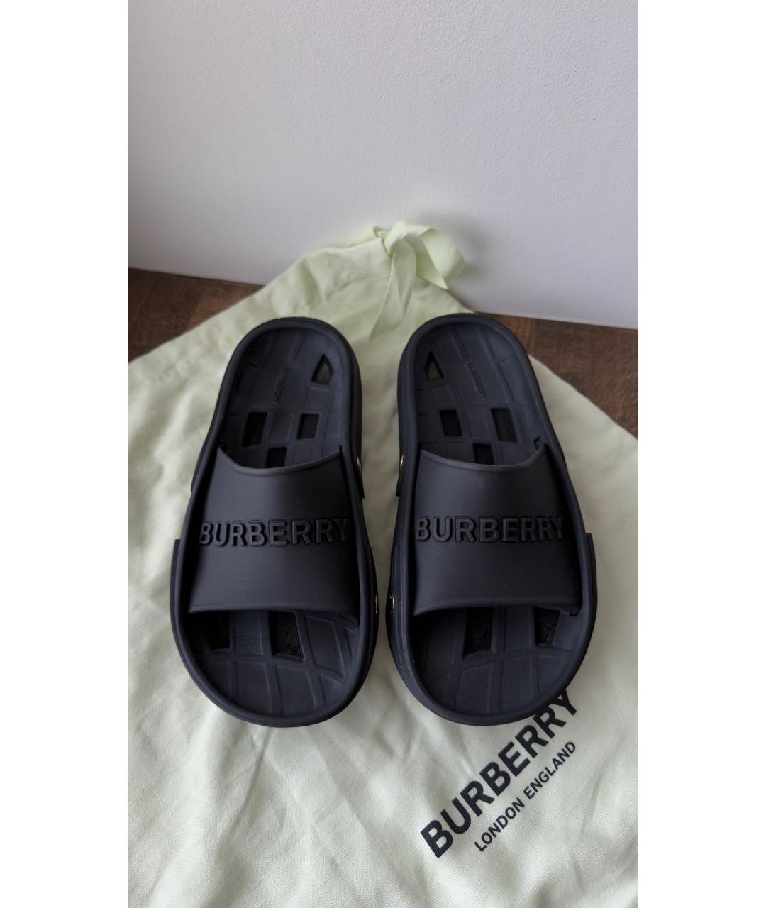 BURBERRY Черные резиновые шлепанцы, фото 5