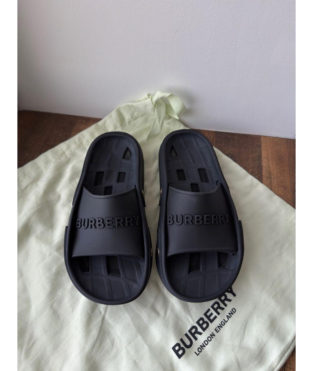 BURBERRY Черные резиновые шлепанцы, фото 2