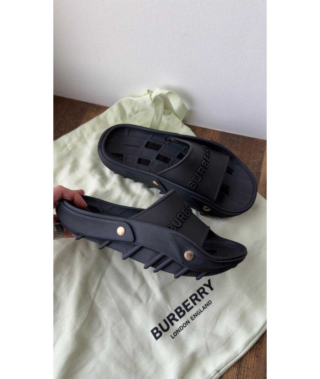 BURBERRY Черные резиновые шлепанцы, фото 6
