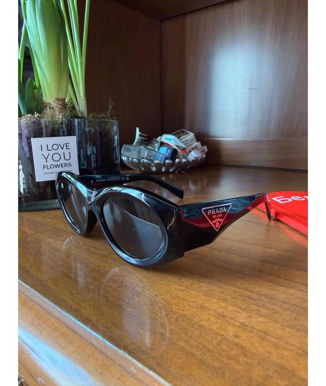 PRADA Черные пластиковые солнцезащитные очки, фото 2