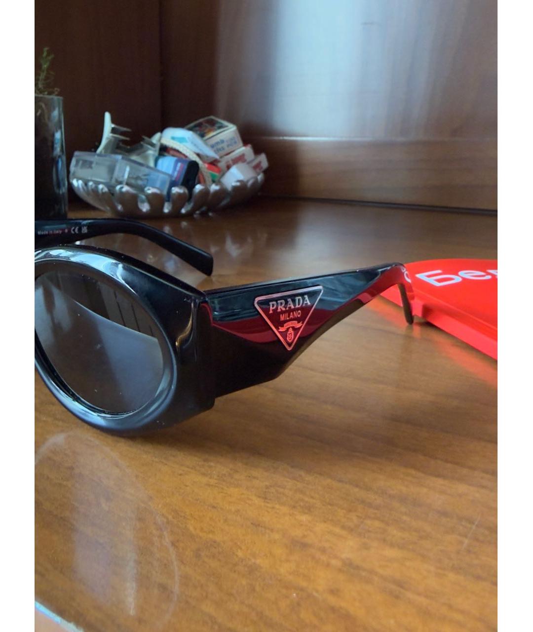 PRADA Черные пластиковые солнцезащитные очки, фото 3