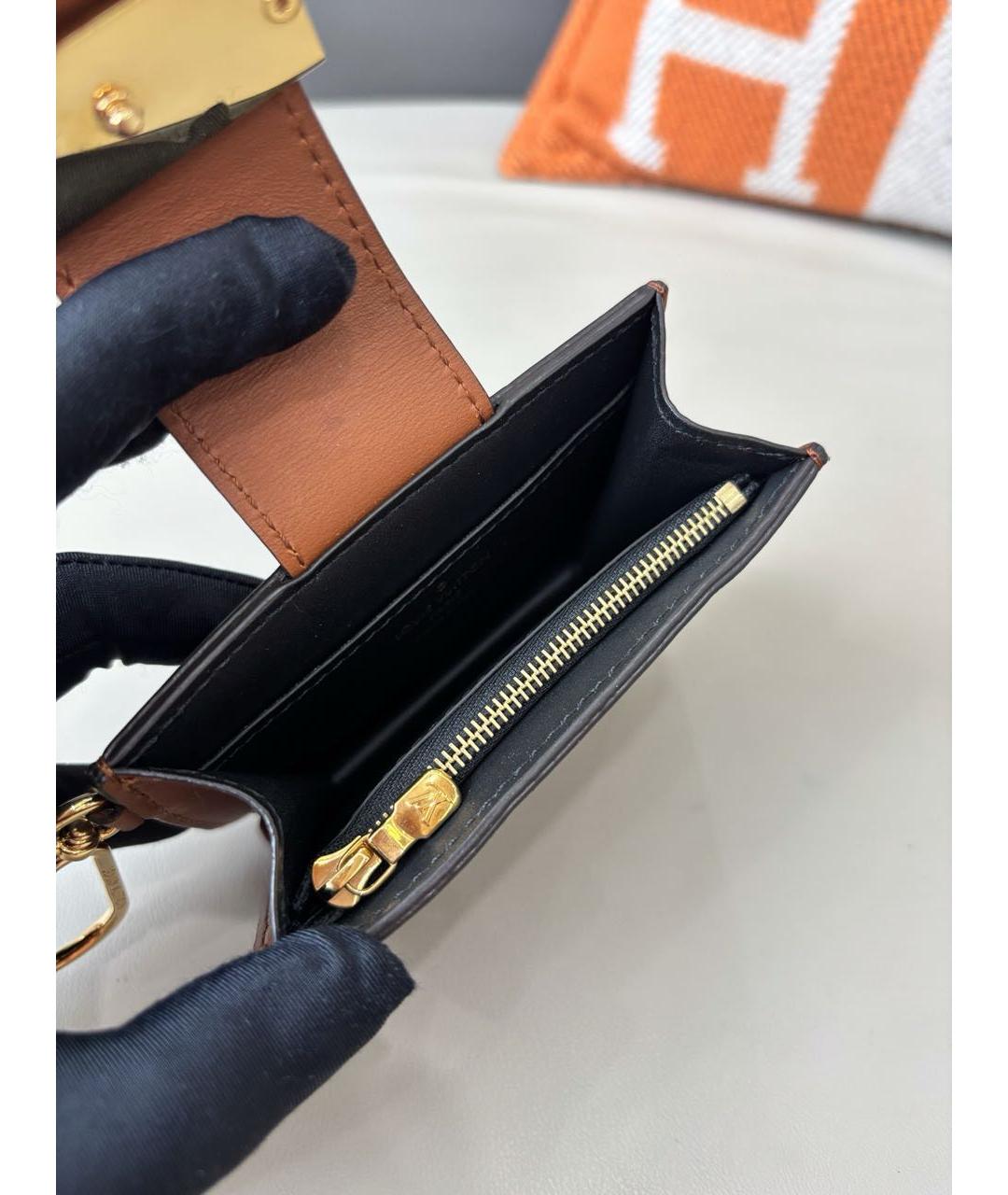 LOUIS VUITTON Коричневый кожаный кошелек, фото 7