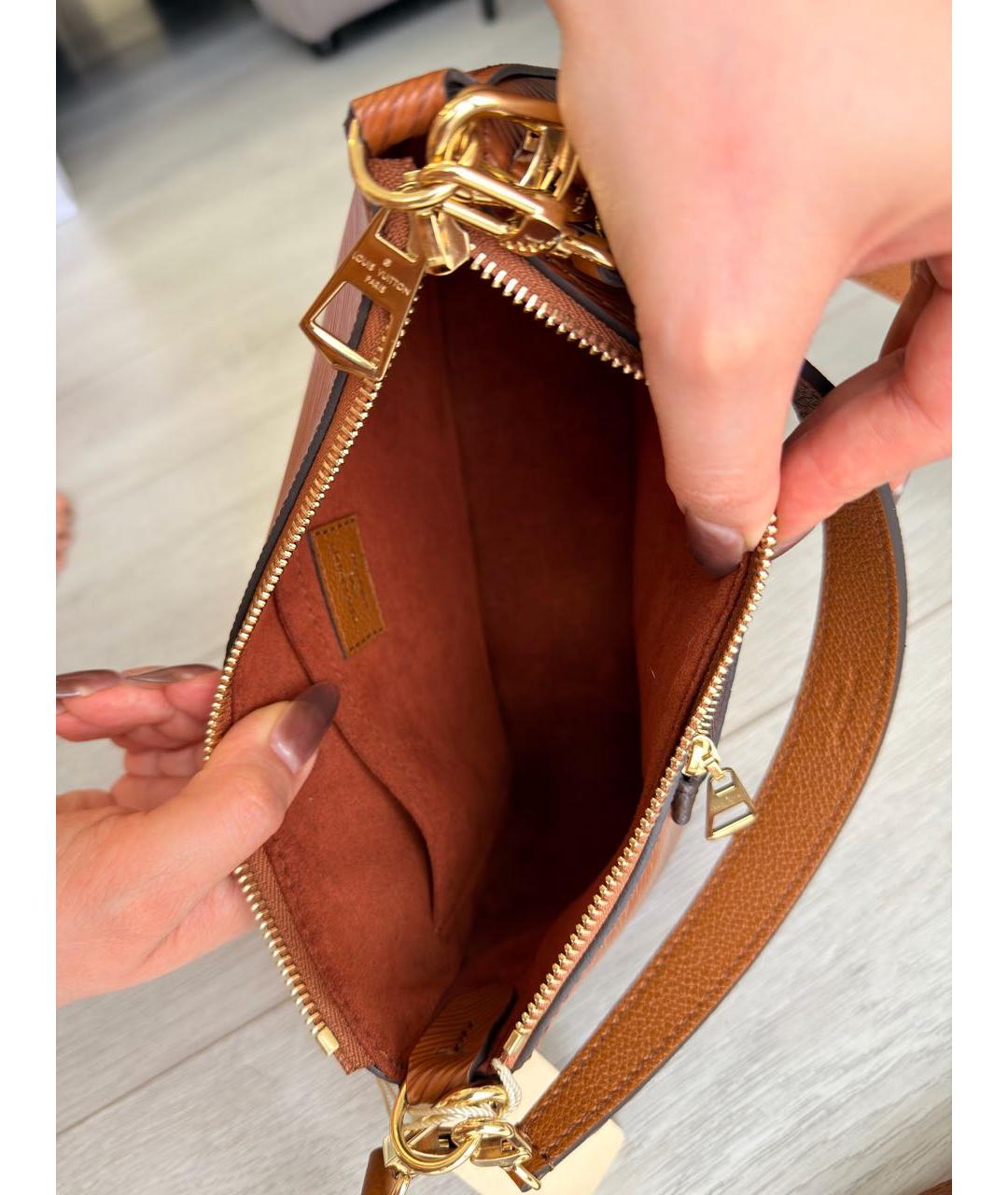 LOUIS VUITTON Коричневая кожаная сумка с короткими ручками, фото 4