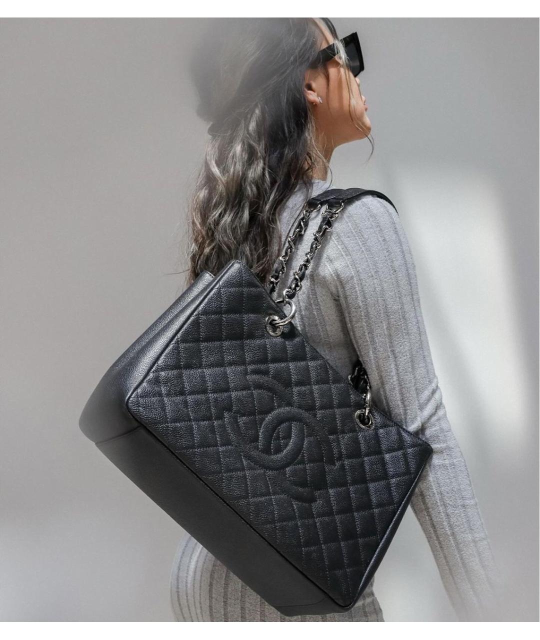 CHANEL Черная кожаная сумка тоут, фото 2