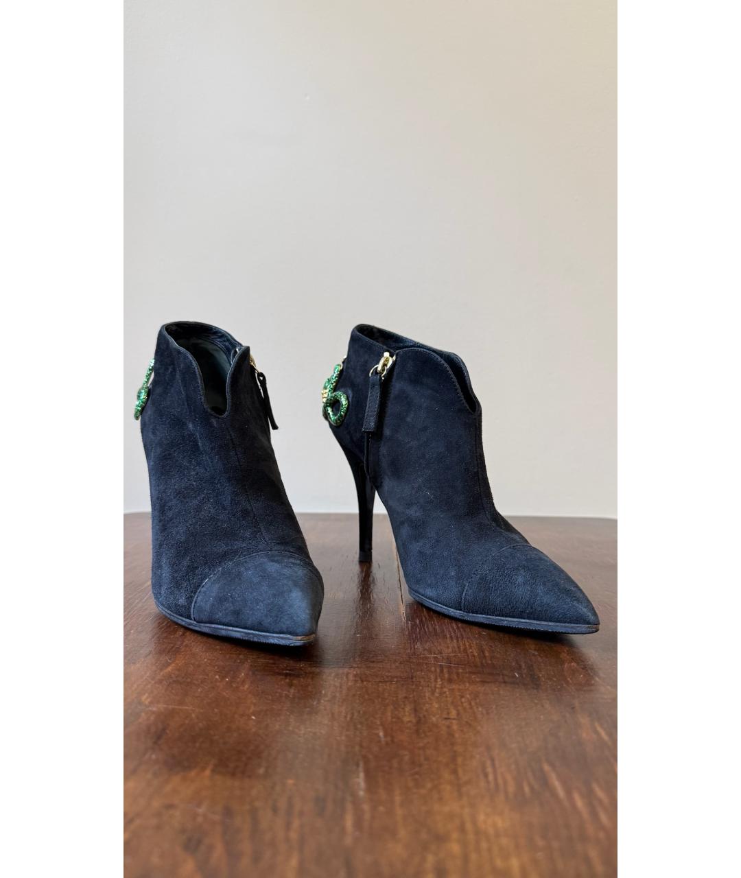 ROBERTO CAVALLI Черные замшевые ботильоны, фото 2