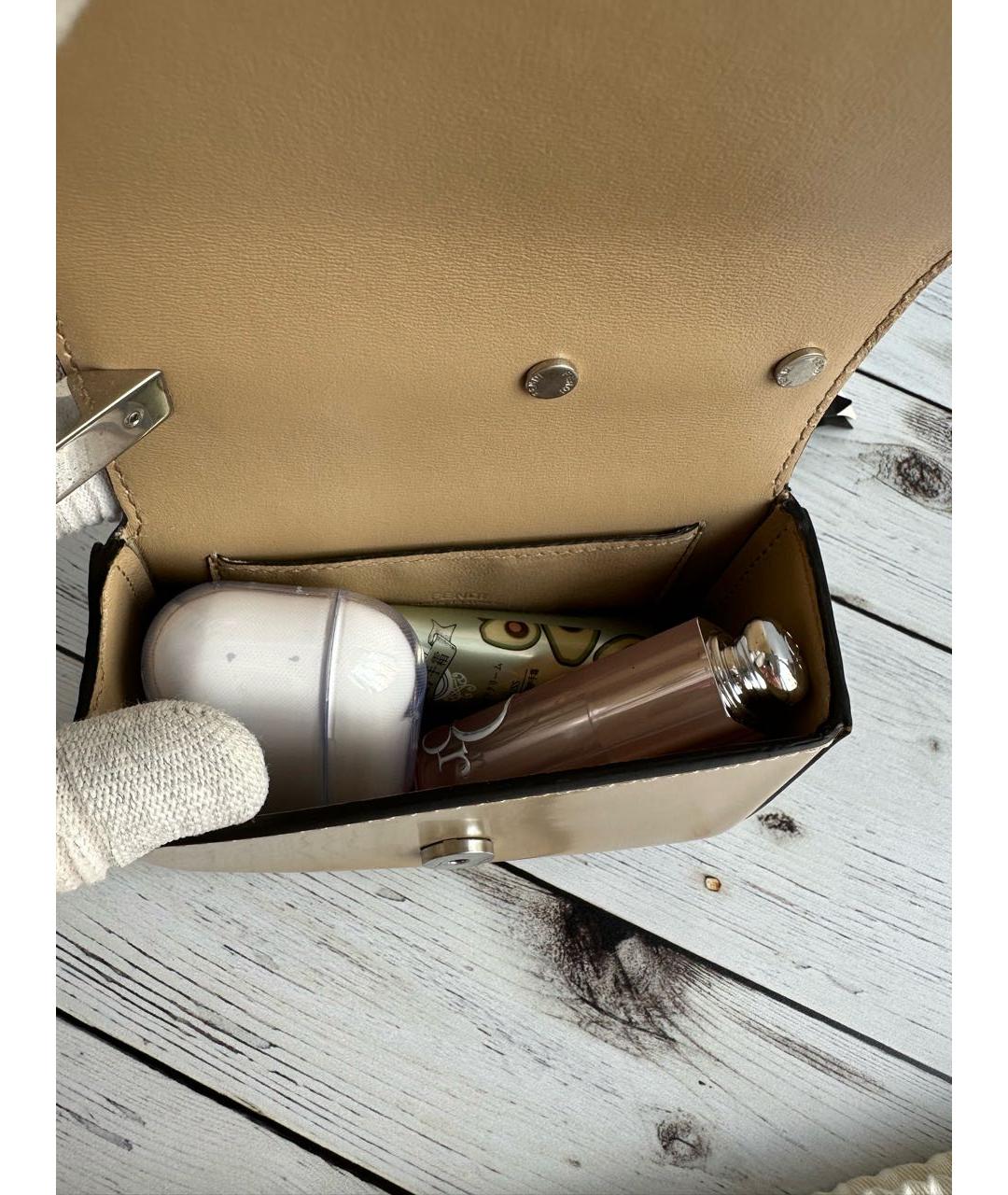 FENDI Бежевая кожаная сумка с короткими ручками, фото 7