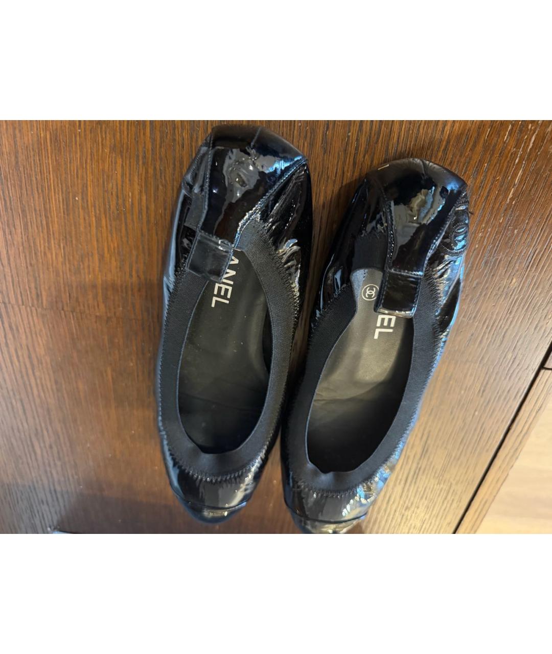 CHANEL Черные балетки из лакированной кожи, фото 3