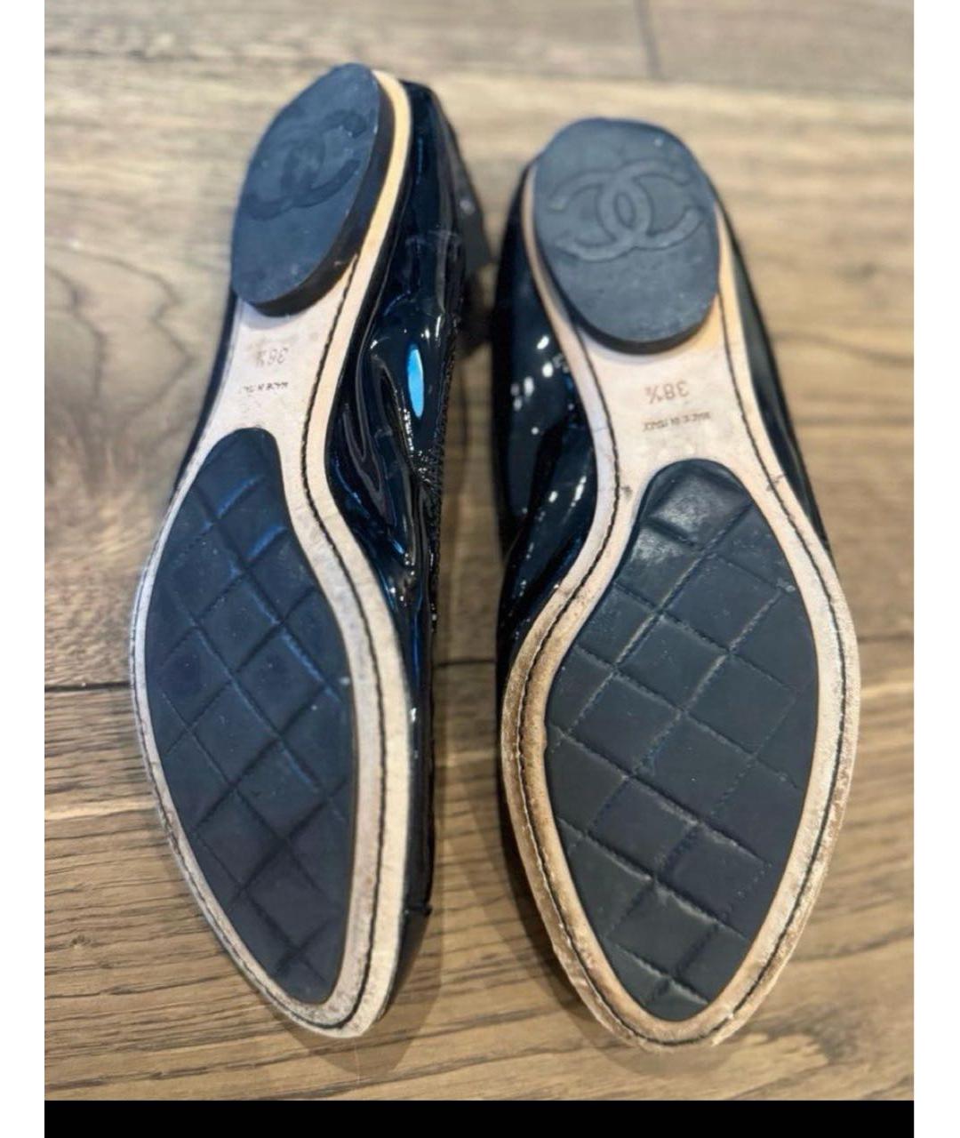 CHANEL Черные балетки из лакированной кожи, фото 4