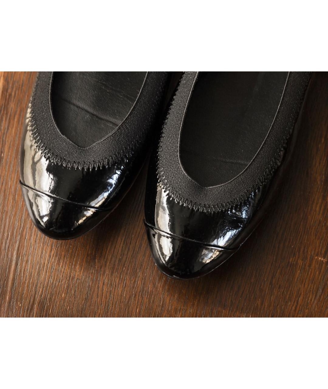 CHANEL Черные балетки из лакированной кожи, фото 2
