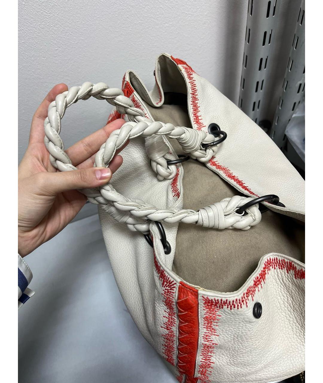 BOTTEGA VENETA Бежевая кожаная сумка с короткими ручками, фото 3