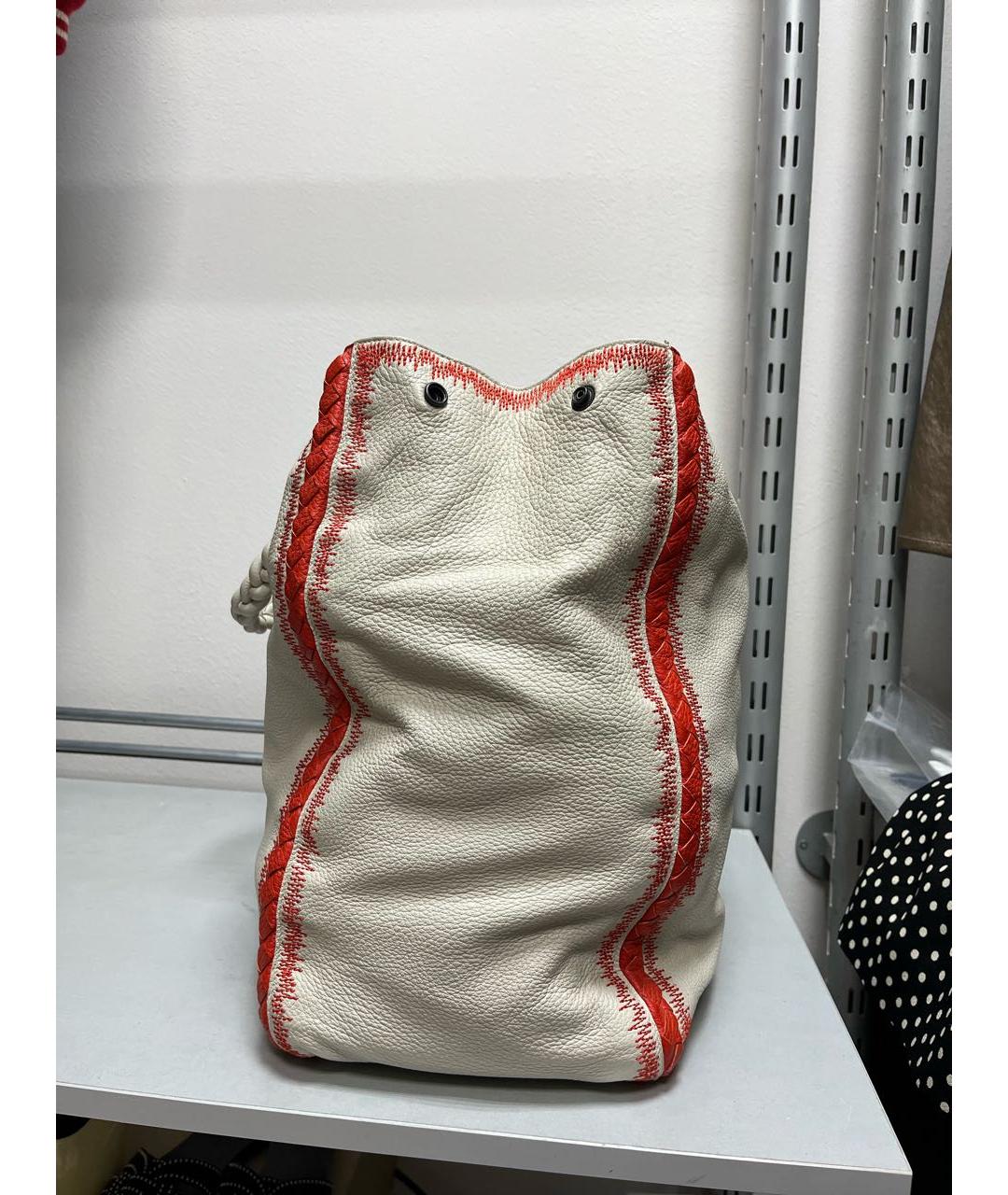 BOTTEGA VENETA Бежевая кожаная сумка с короткими ручками, фото 2