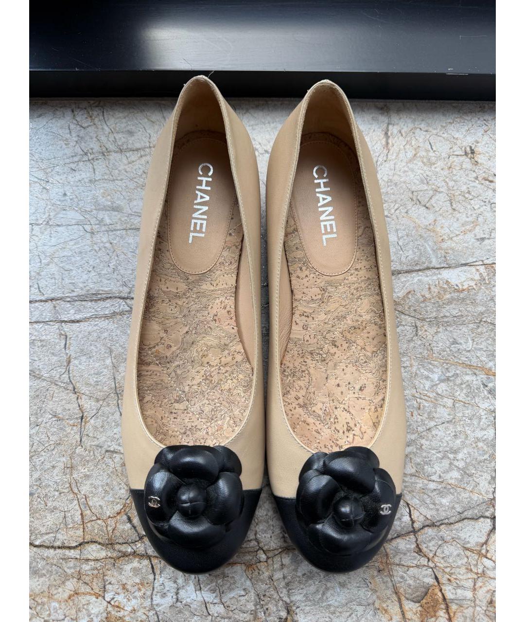 CHANEL Бежевые кожаные балетки, фото 3
