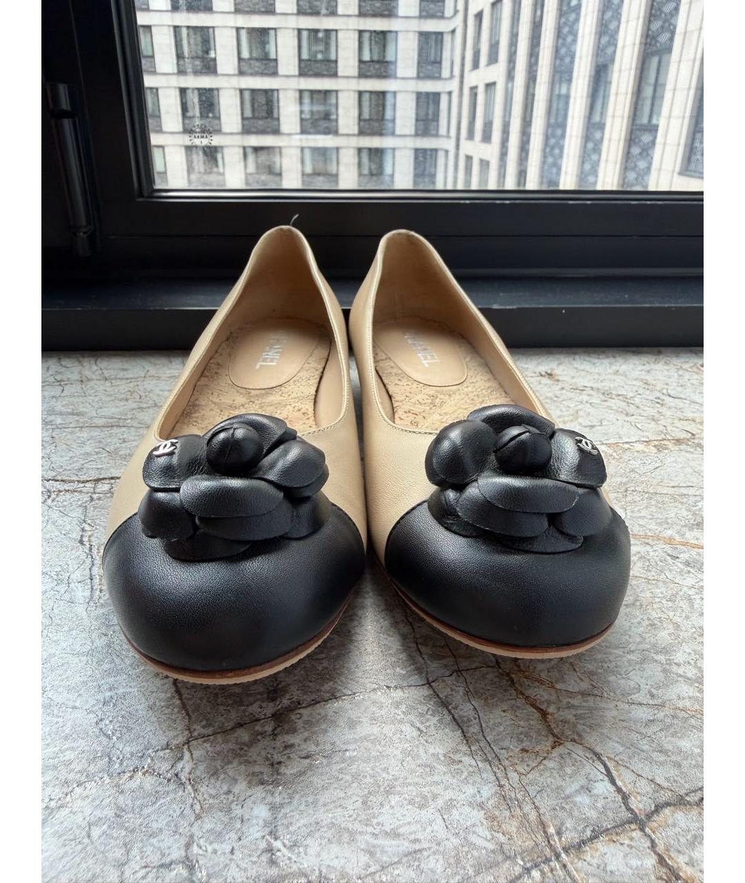 CHANEL Бежевые кожаные балетки, фото 2