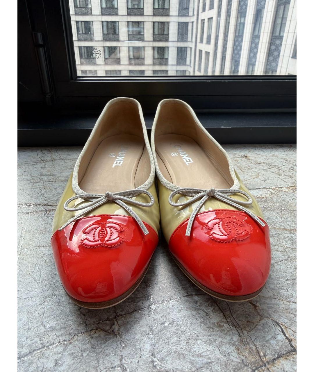 CHANEL Красные балетки из лакированной кожи, фото 2
