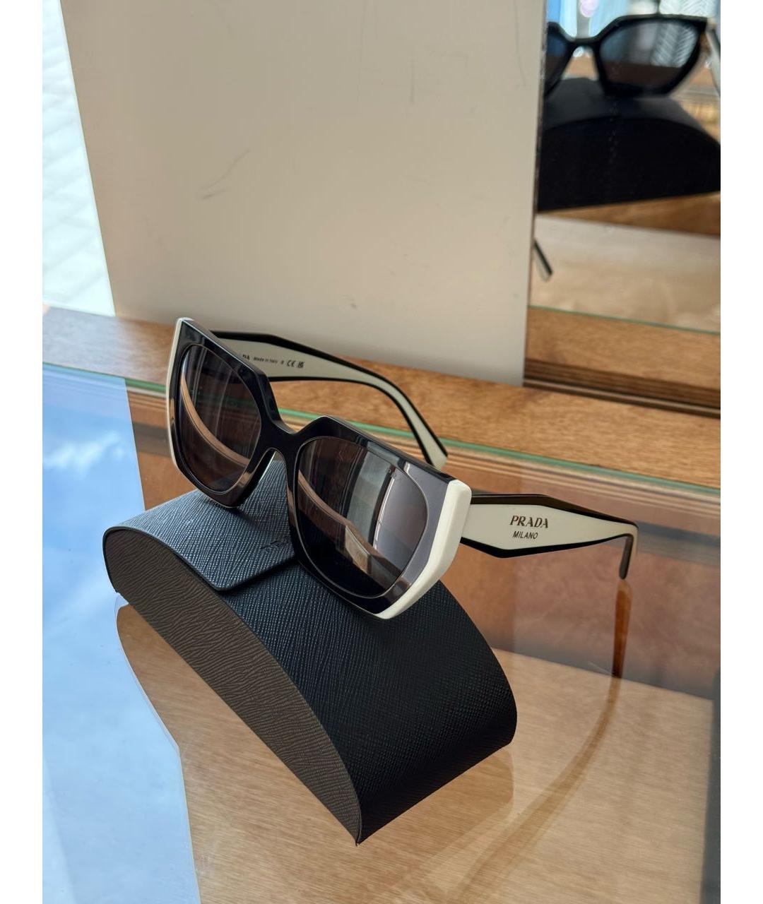 PRADA Черные пластиковые солнцезащитные очки, фото 2