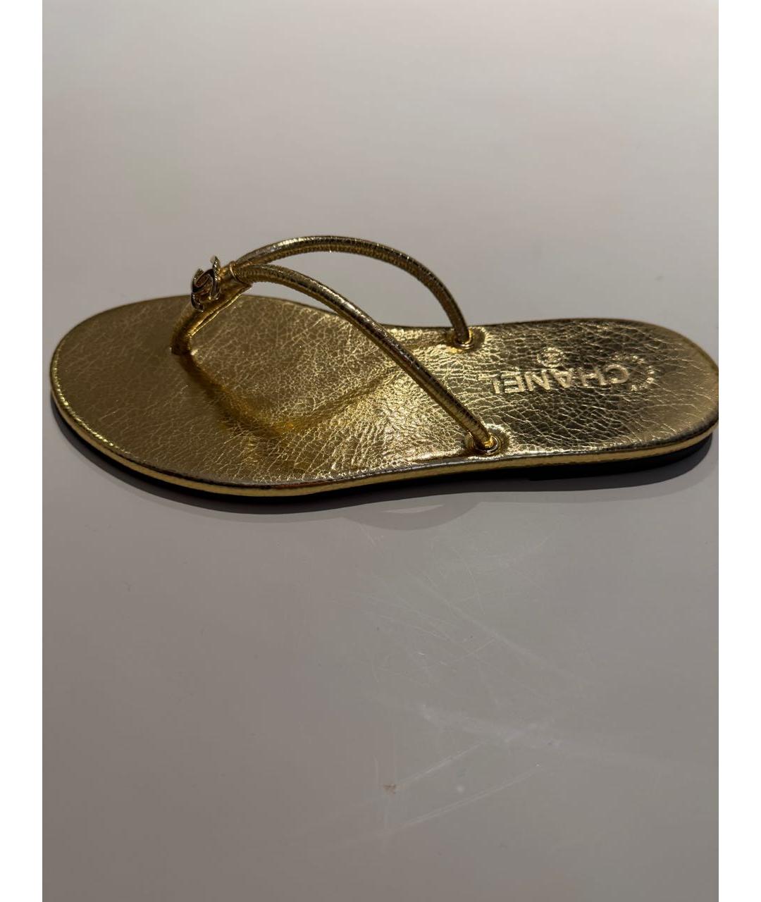 CHANEL Золотые кожаные шлепанцы, фото 6