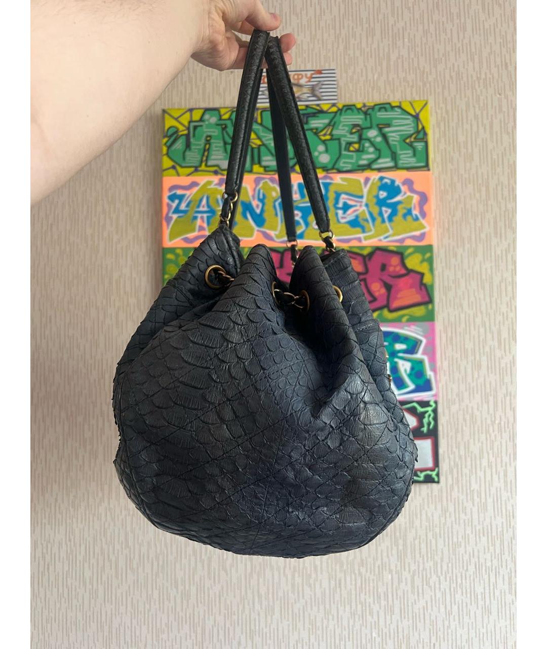 CHANEL Темно-синяя кожаная сумка с короткими ручками, фото 2