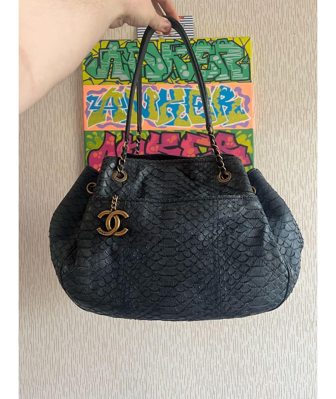 CHANEL Темно-синяя кожаная сумка с короткими ручками, фото 4