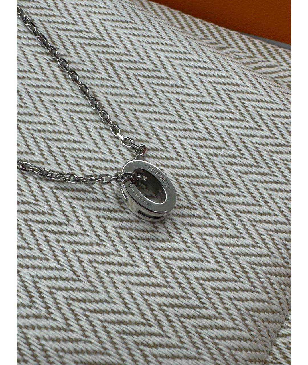 HERMES Белая металлическая подвеска, фото 5