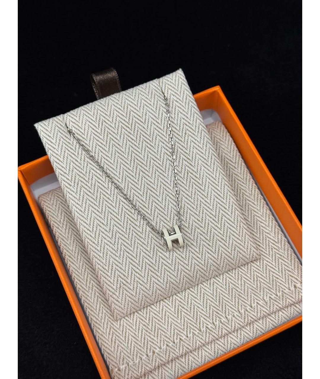 HERMES Белая металлическая подвеска, фото 2