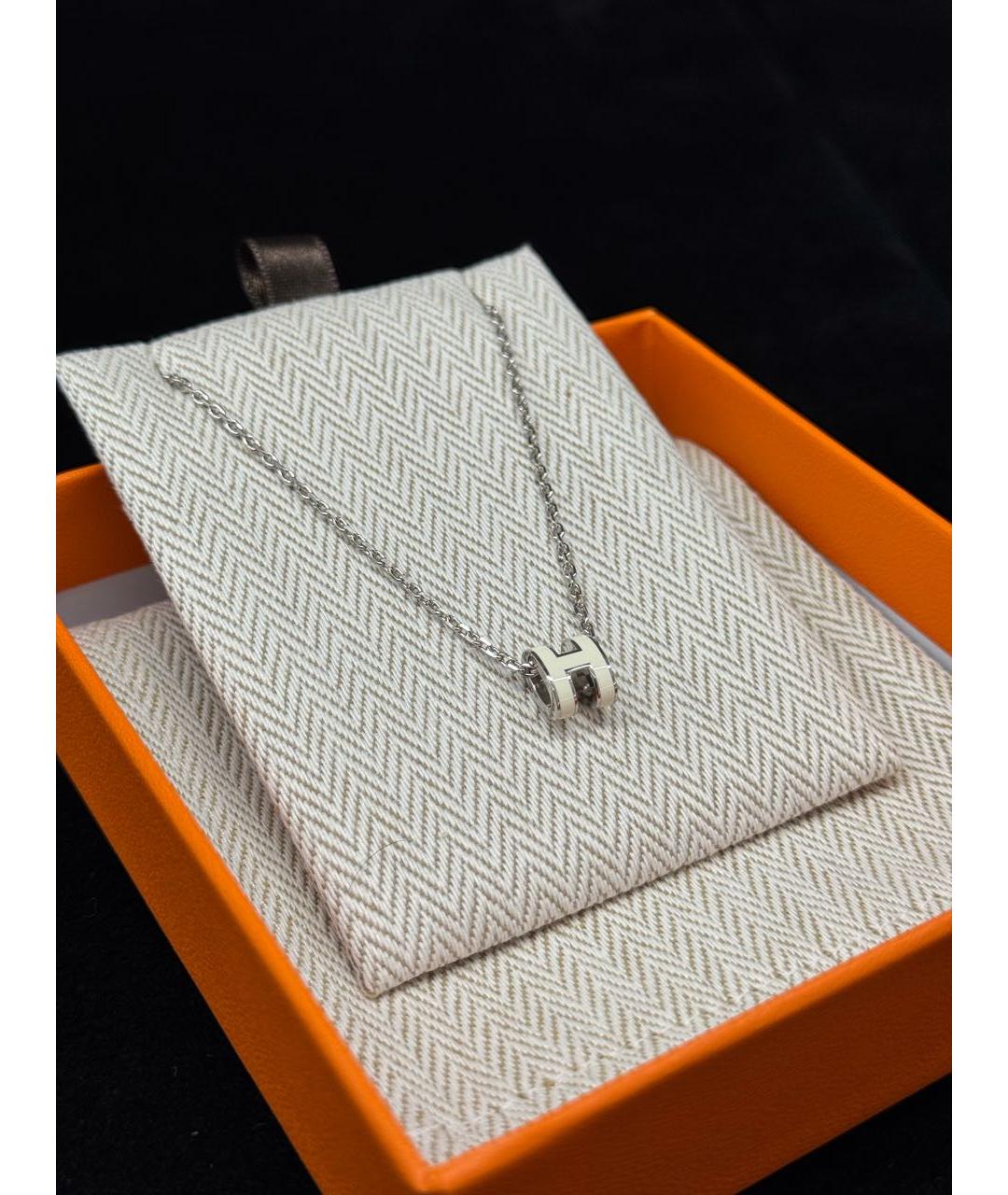 HERMES Белая металлическая подвеска, фото 3