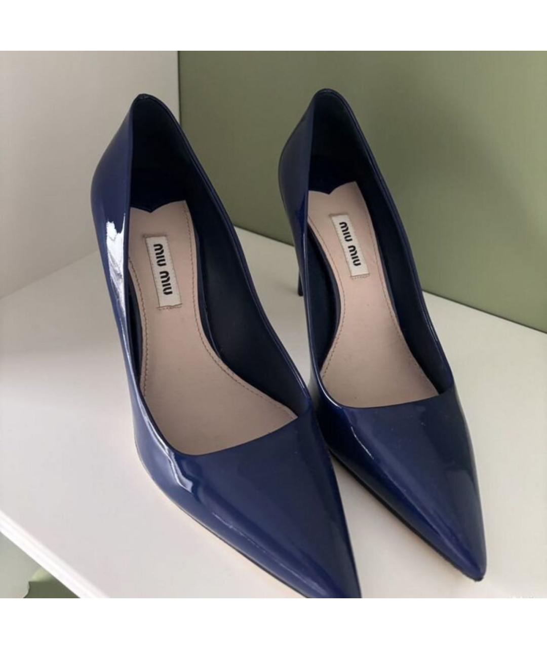 MIU MIU Темно-синие туфли из лакированной кожи, фото 2