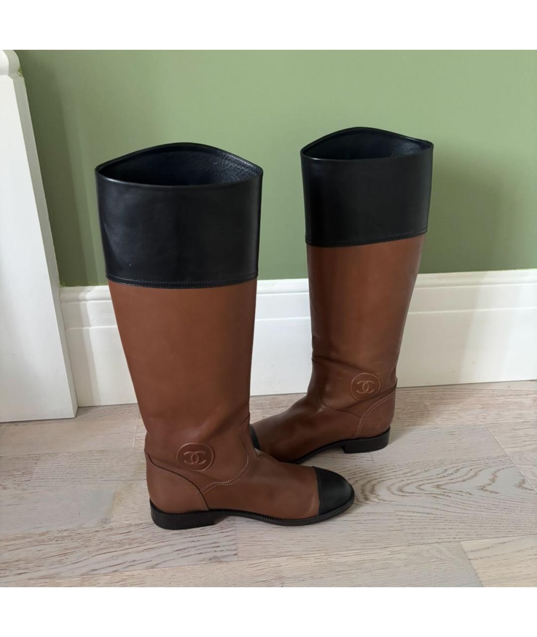 CHANEL Коричневые кожаные сапоги, фото 2