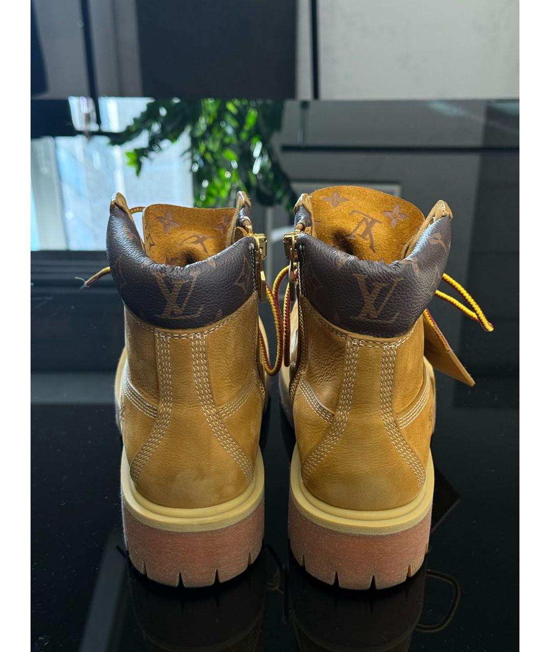 LOUIS VUITTON Горчичные нубуковые ботинки, фото 4
