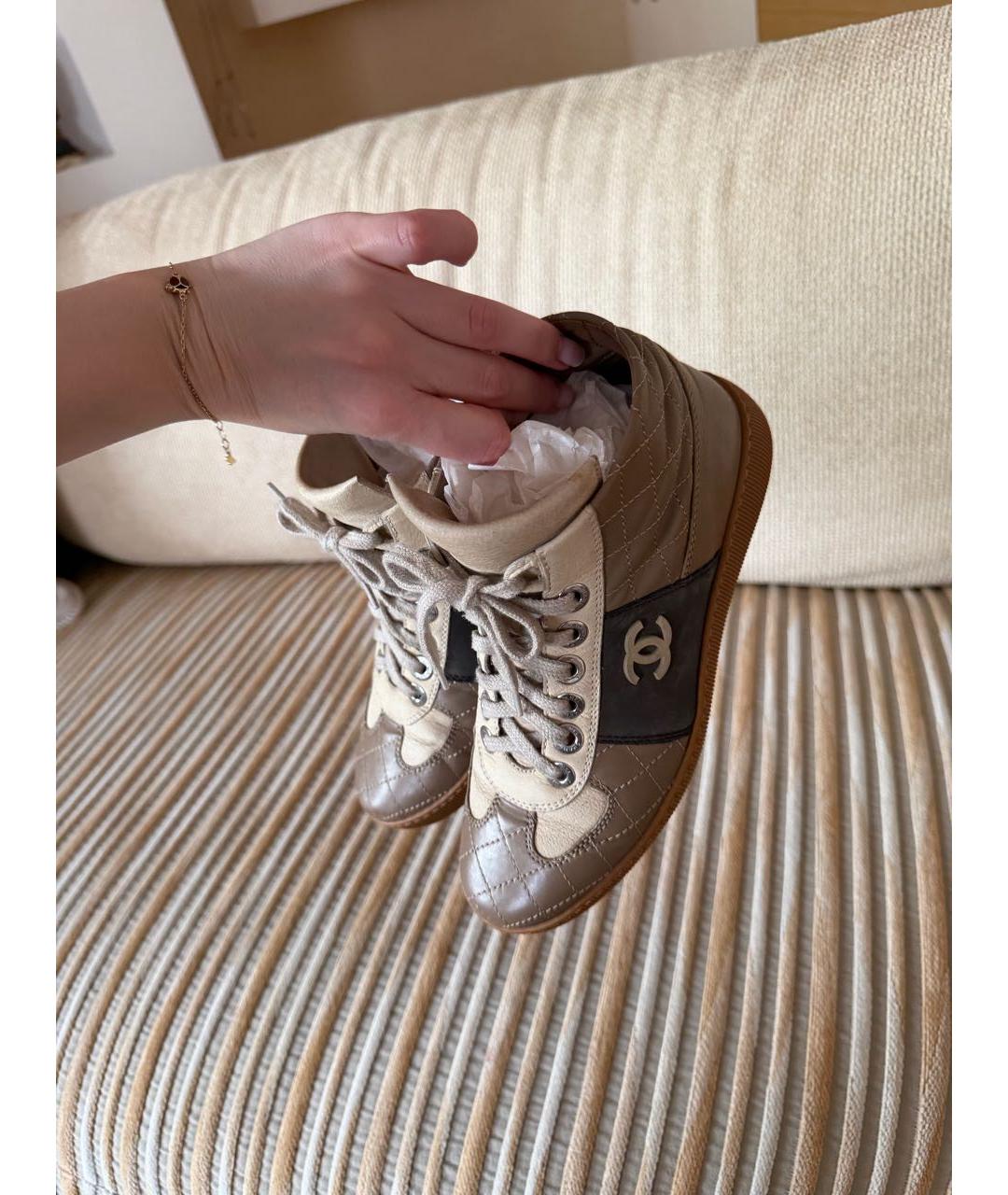 CHANEL Бежевые кожаные кеды, фото 4