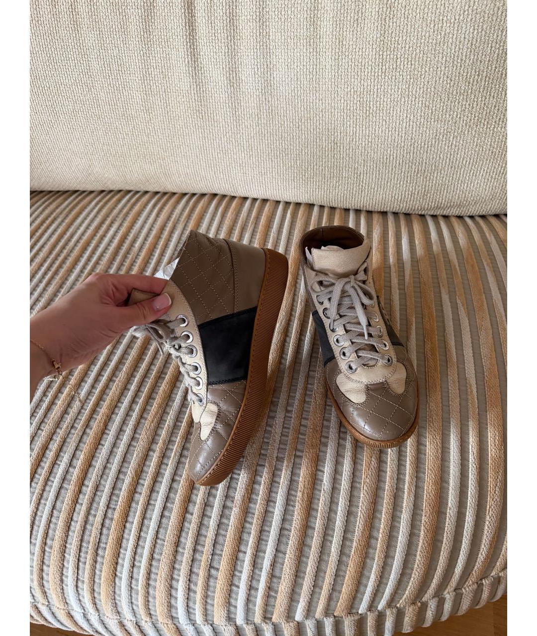 CHANEL Бежевые кожаные кеды, фото 2