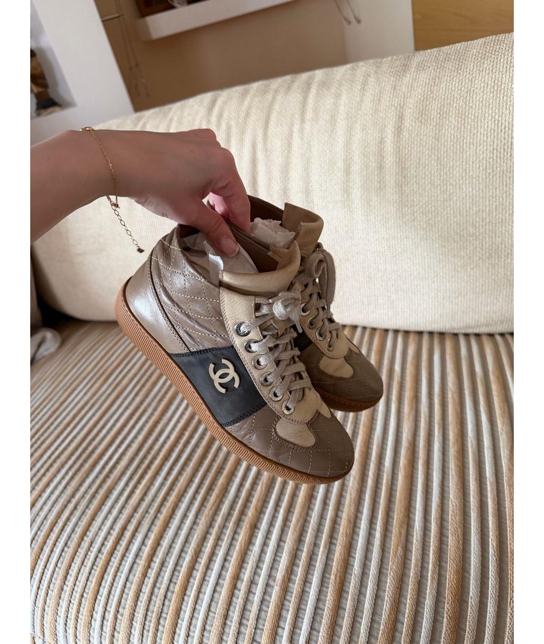 CHANEL Бежевые кожаные кеды, фото 3