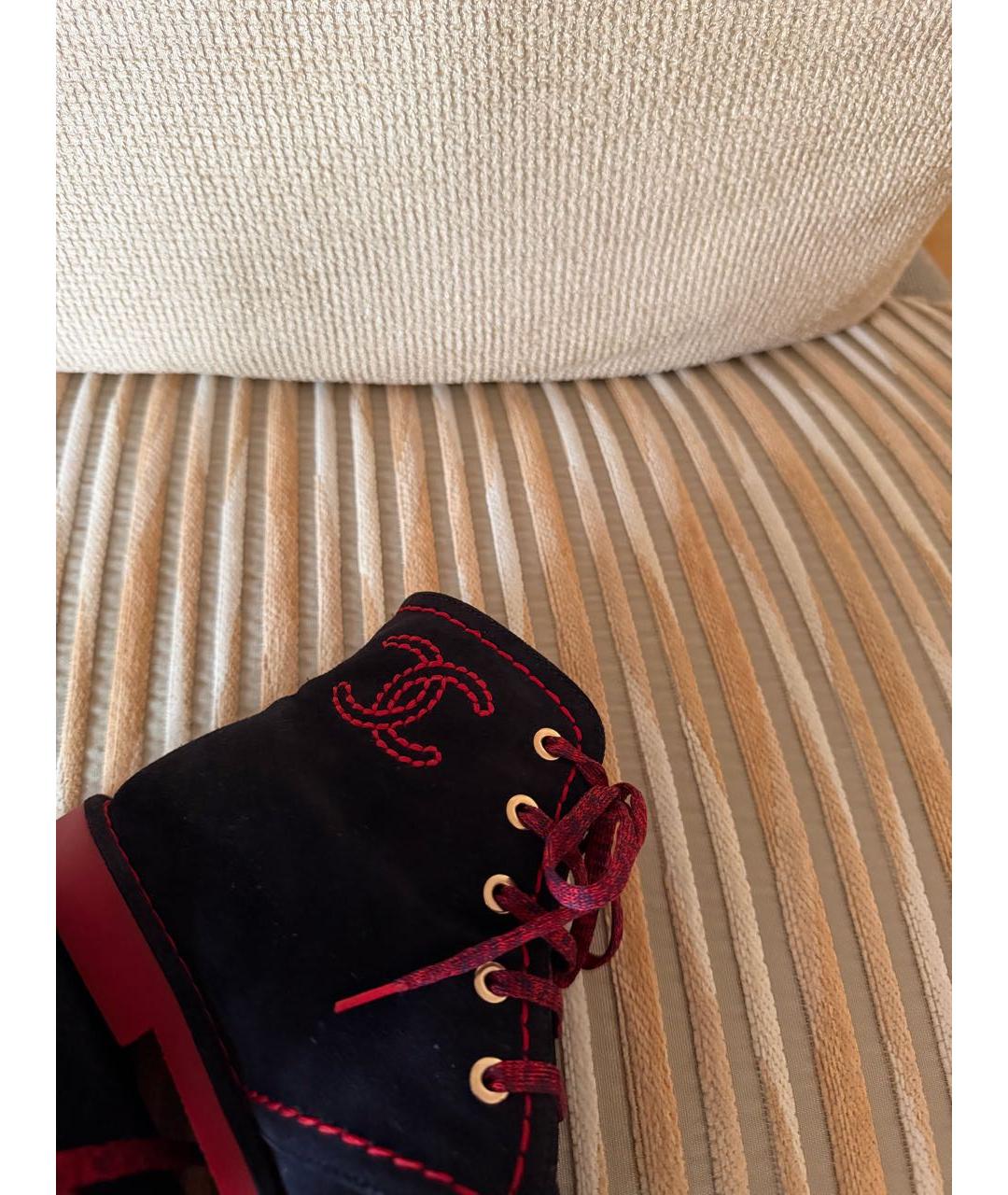 CHANEL Темно-синие замшевые ботинки, фото 5