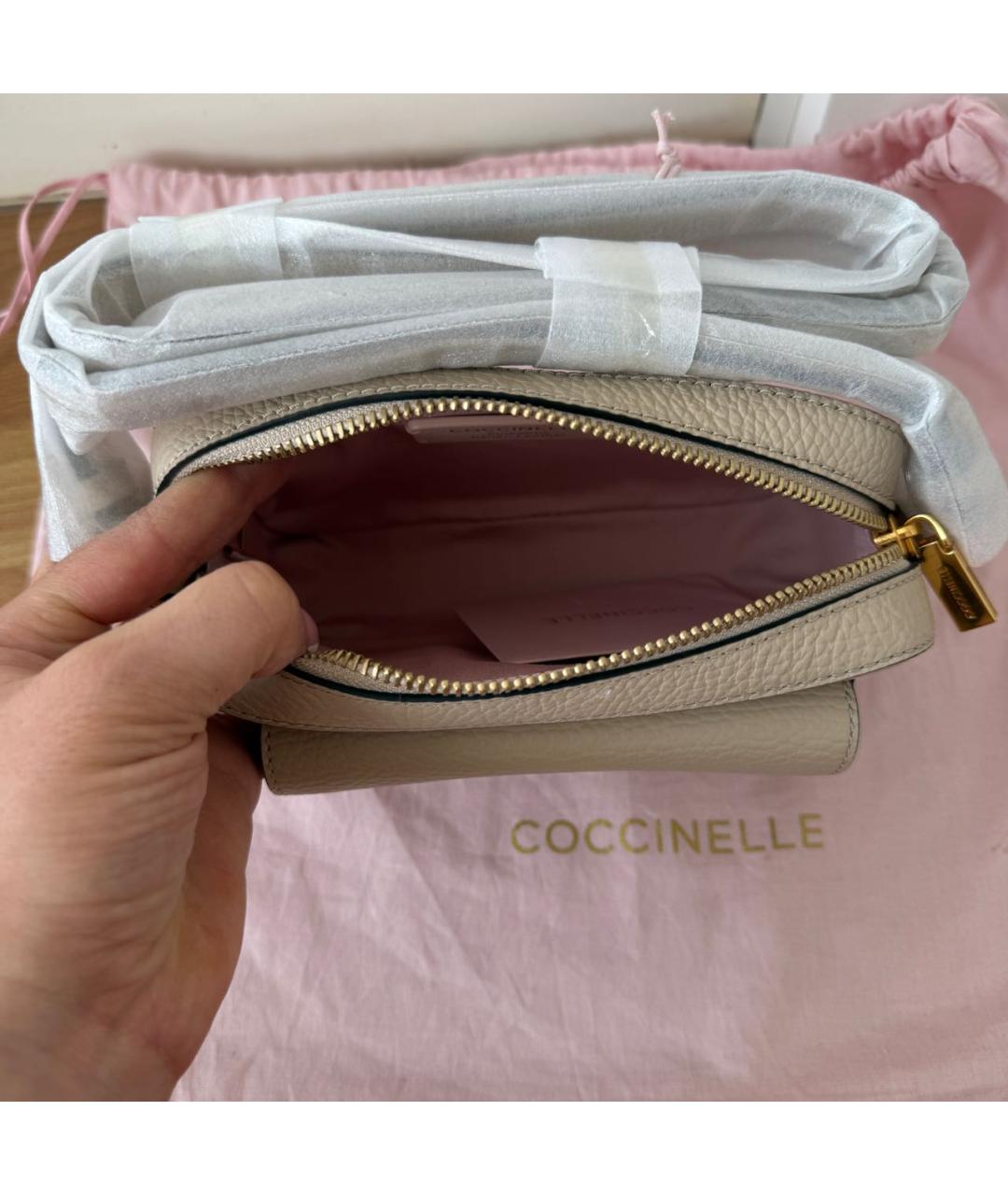 COCCINELLE Бежевая кожаная сумка через плечо, фото 4