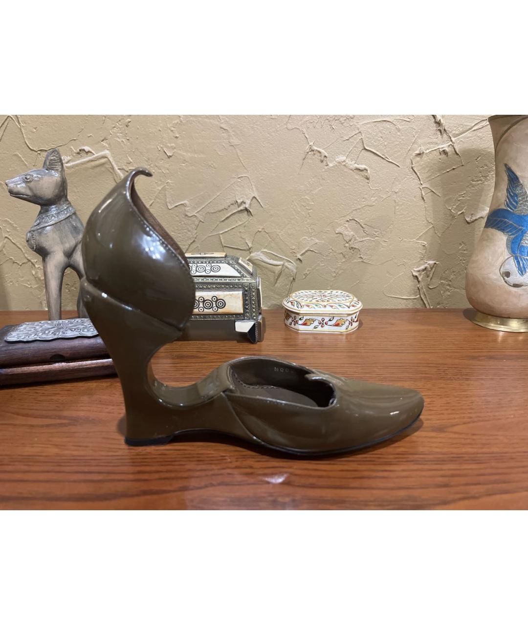 LOUIS VUITTON Хаки туфли из лакированной кожи, фото 9