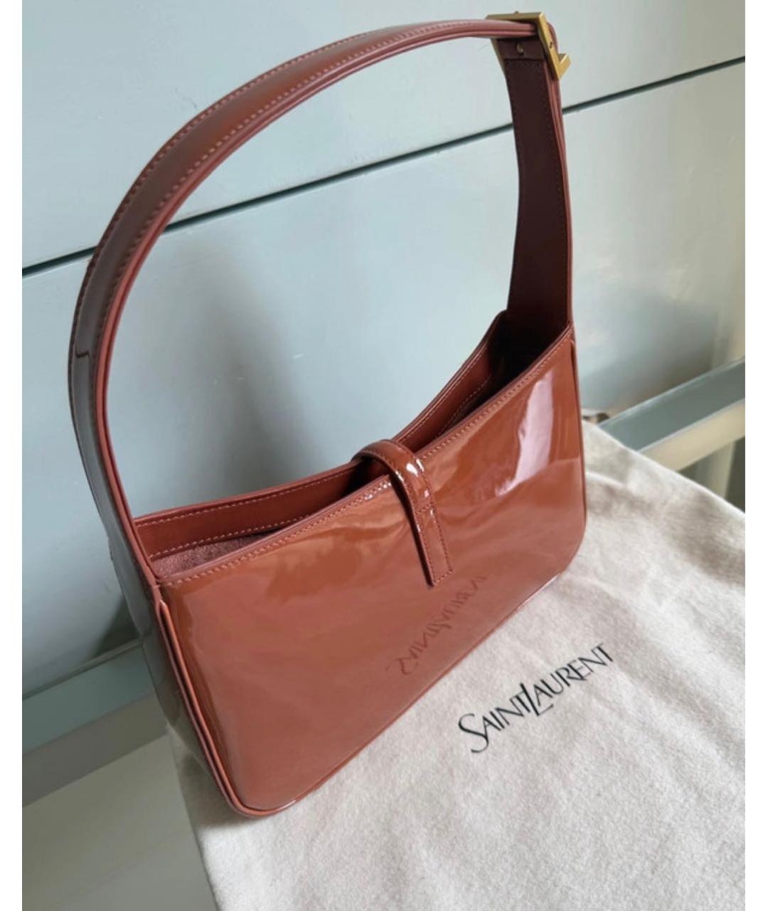 SAINT LAURENT Коралловая сумка с короткими ручками из лакированной кожи, фото 3