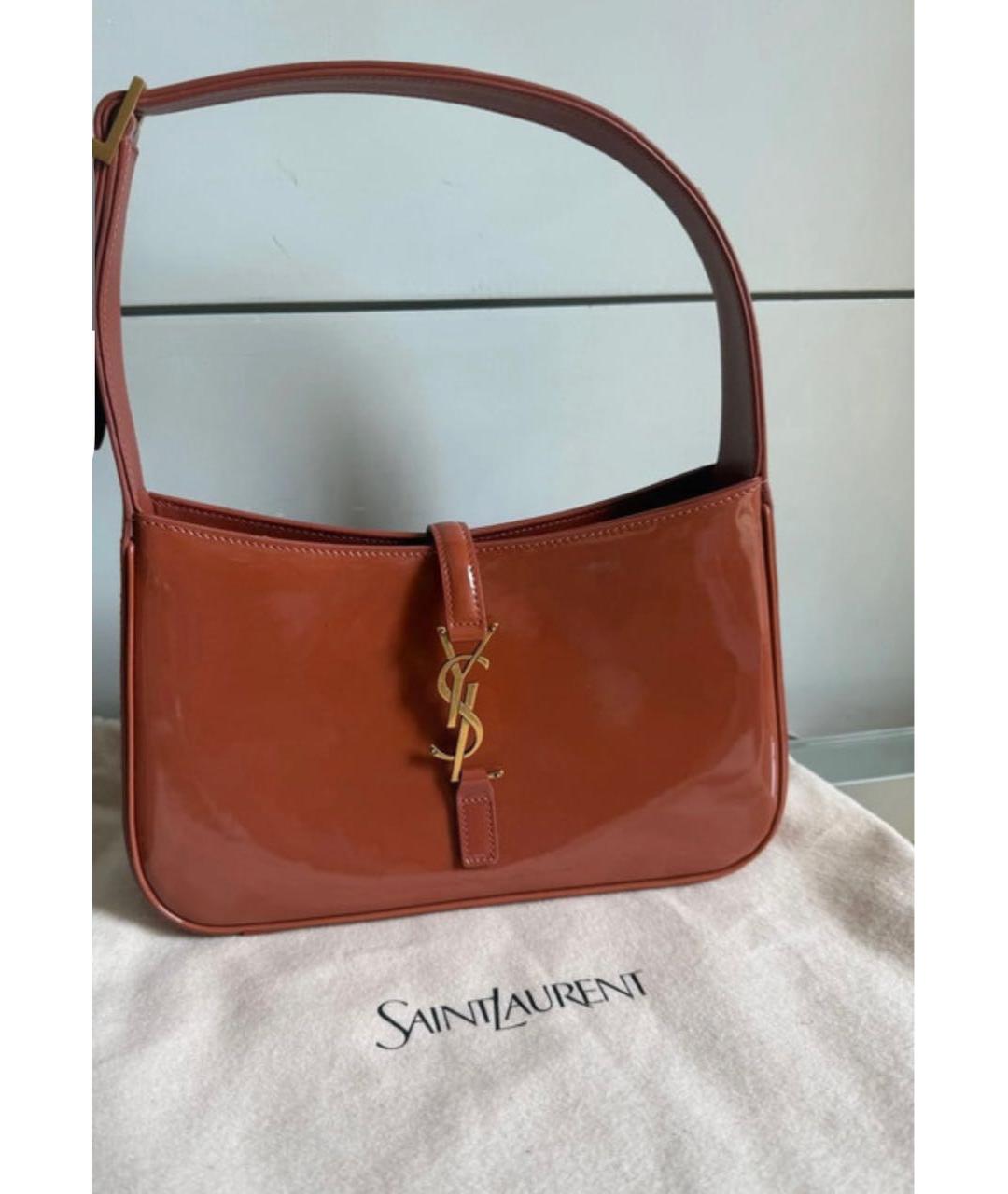 SAINT LAURENT Коралловая сумка с короткими ручками из лакированной кожи, фото 2