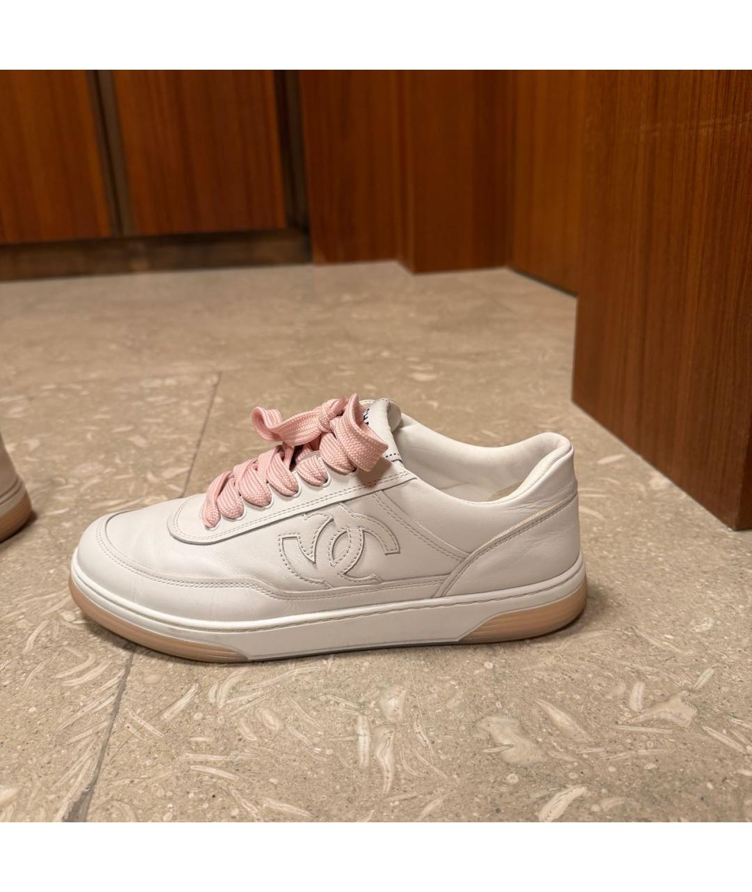 CHANEL Белые кожаные низкие кроссовки / кеды, фото 2
