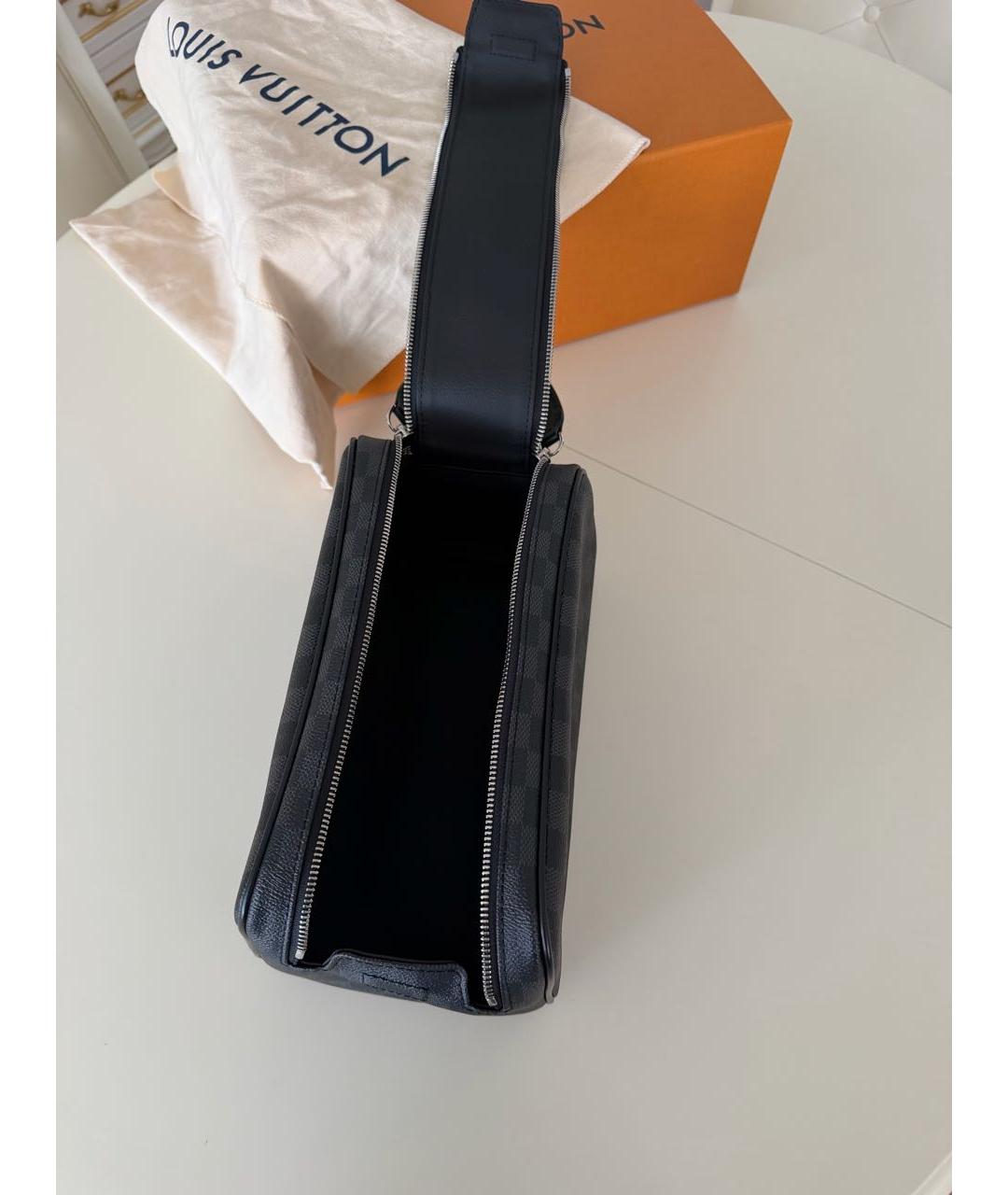 LOUIS VUITTON Черная косметичка, фото 6