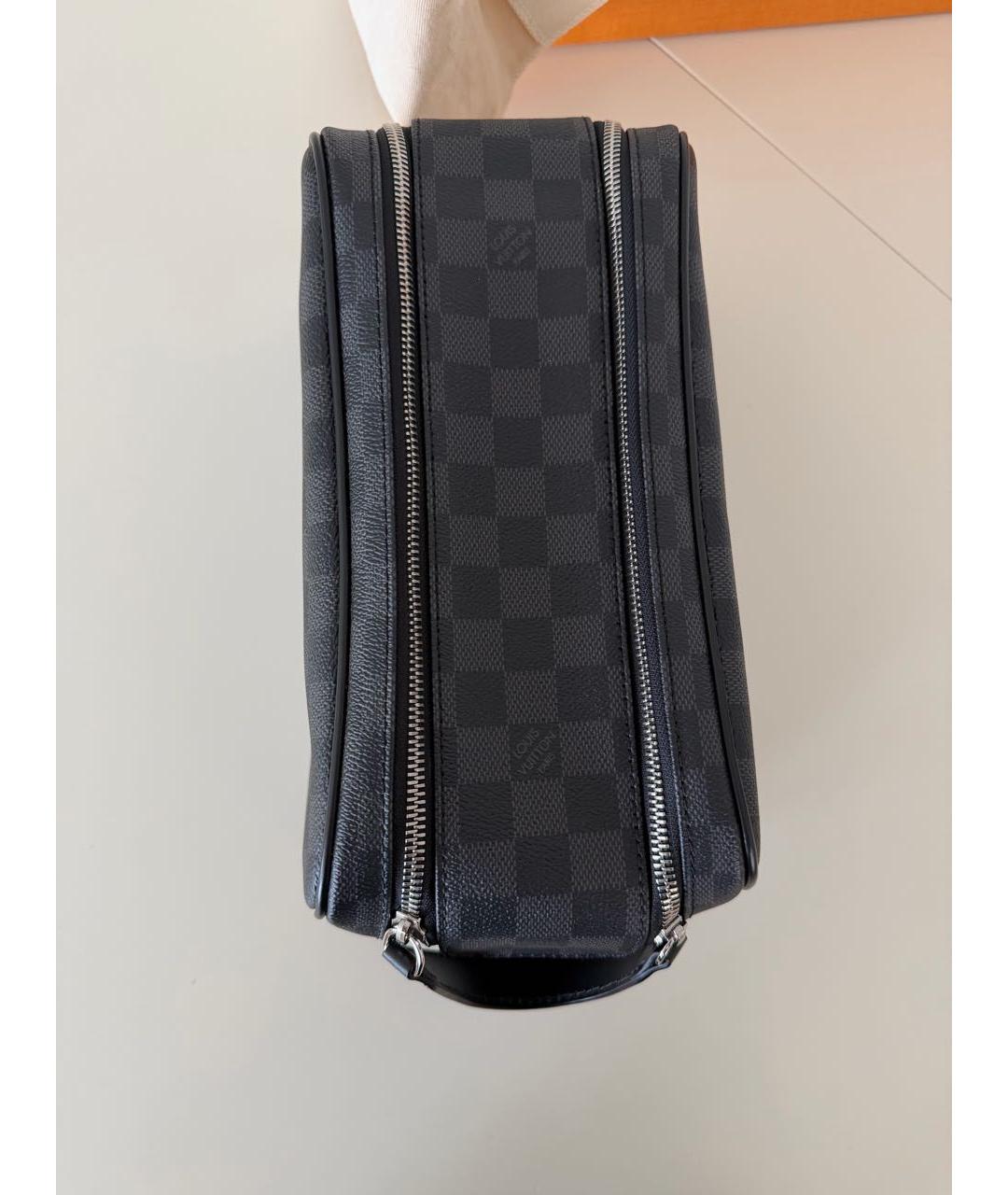 LOUIS VUITTON Черная косметичка, фото 2