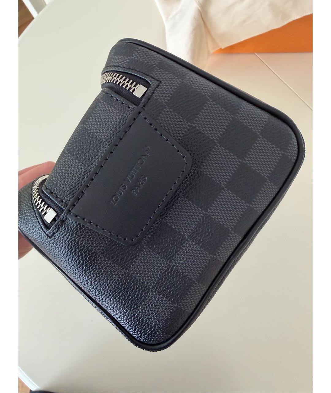 LOUIS VUITTON Черная косметичка, фото 5