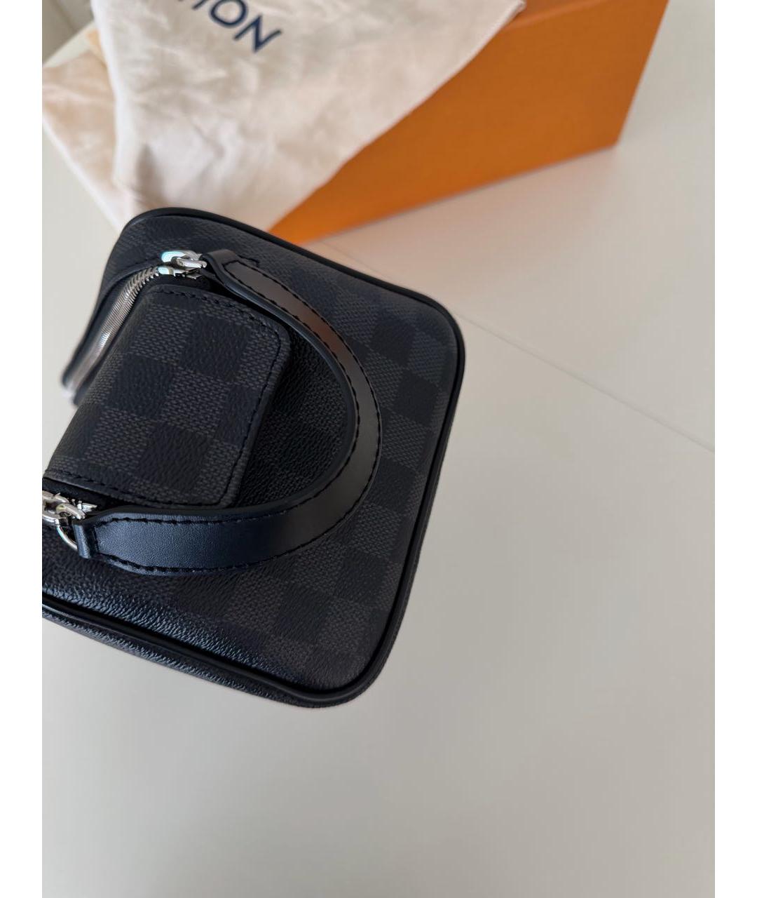 LOUIS VUITTON Черная косметичка, фото 4