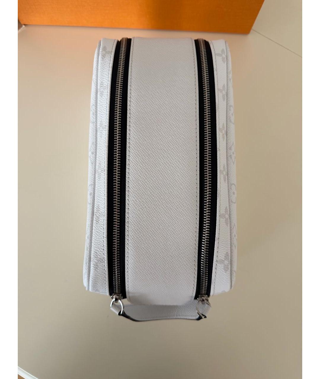 LOUIS VUITTON Белая косметичка, фото 2