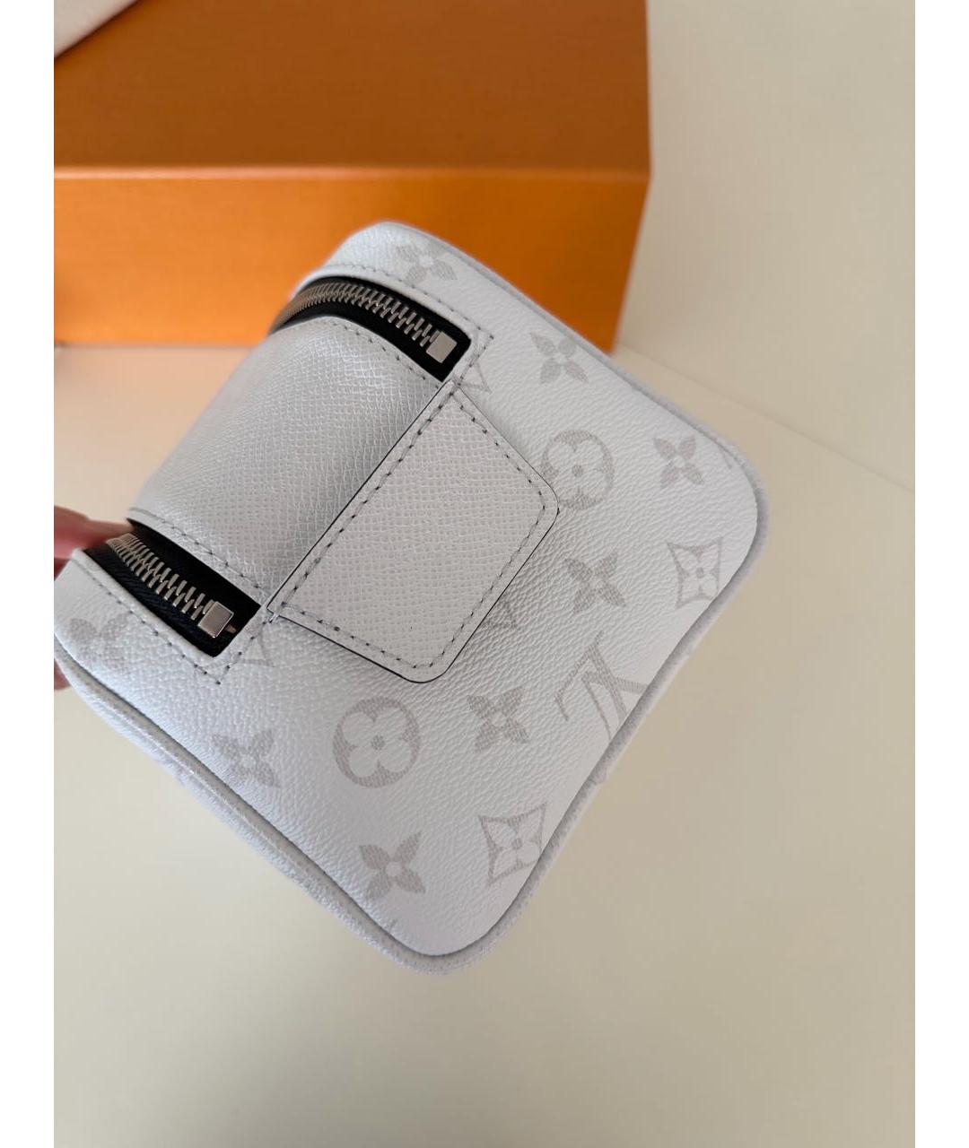 LOUIS VUITTON Белая косметичка, фото 5