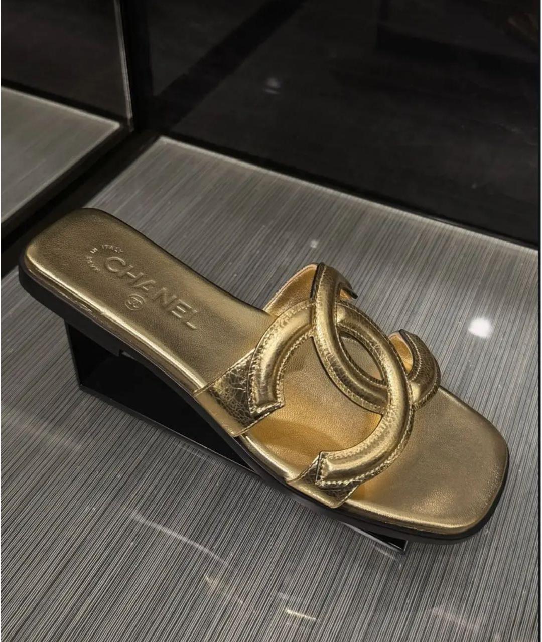 CHANEL Золотые кожаные шлепанцы, фото 6
