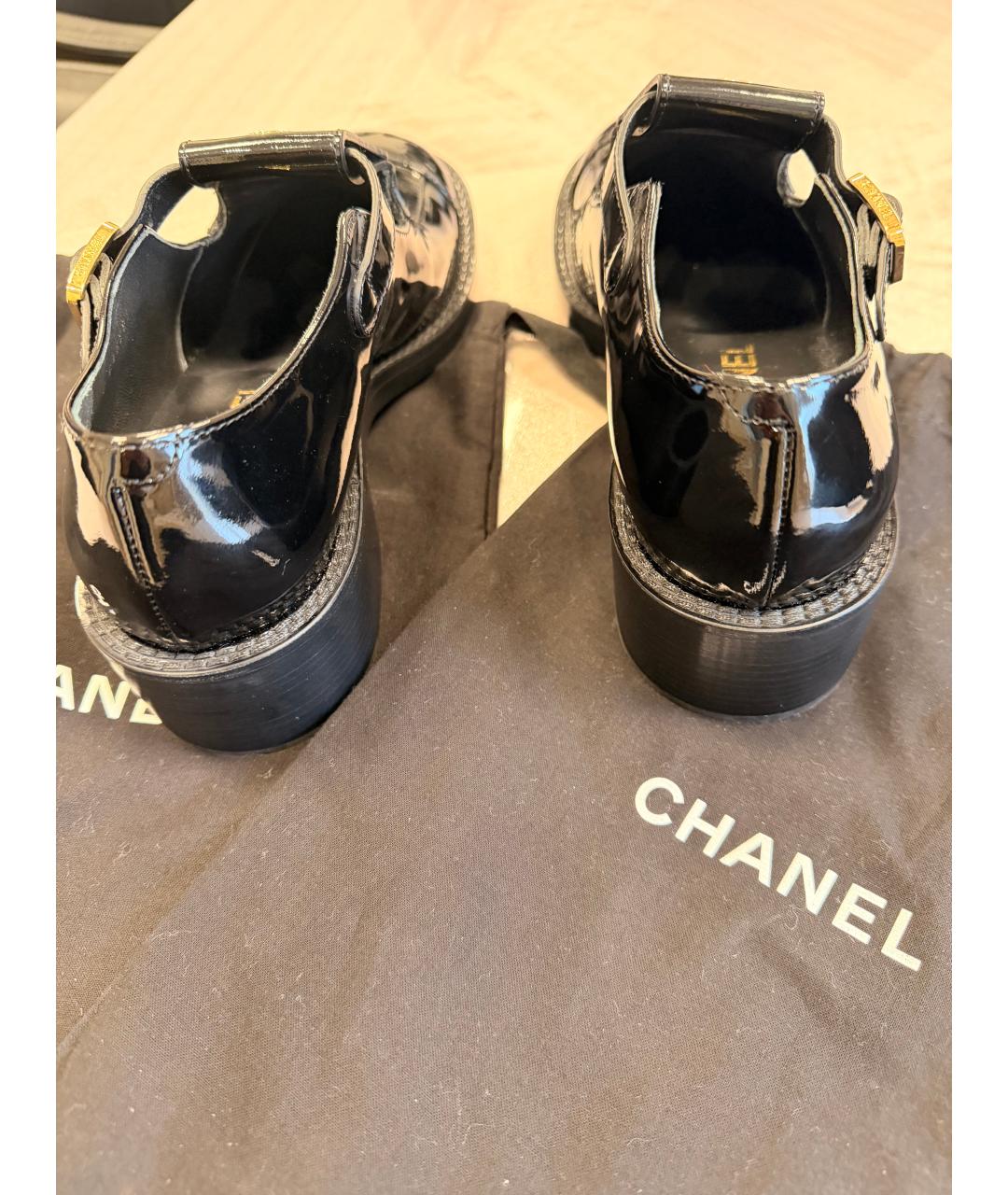 CHANEL Черные лоферы из лакированной кожи, фото 4