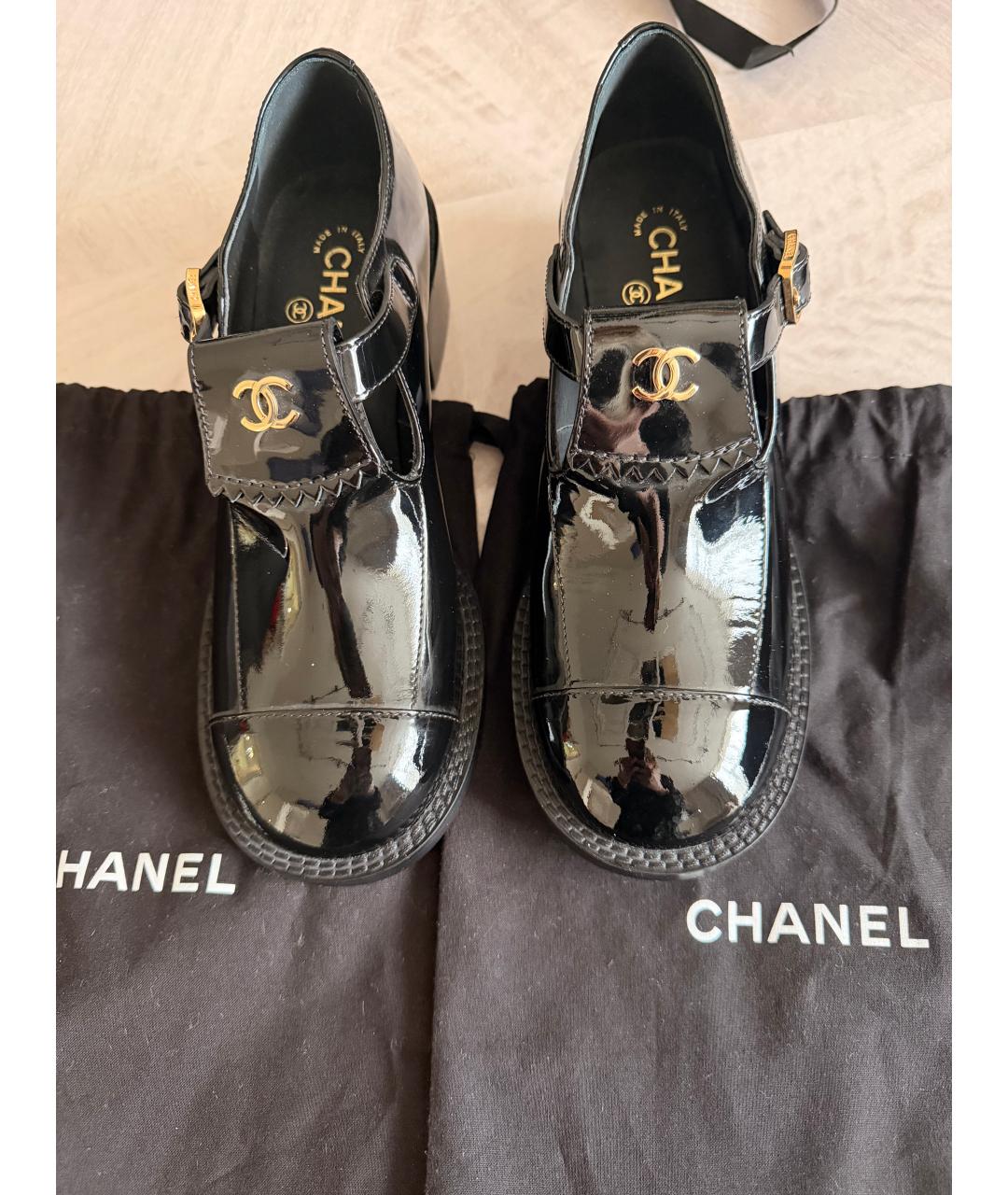 CHANEL Черные лоферы из лакированной кожи, фото 2