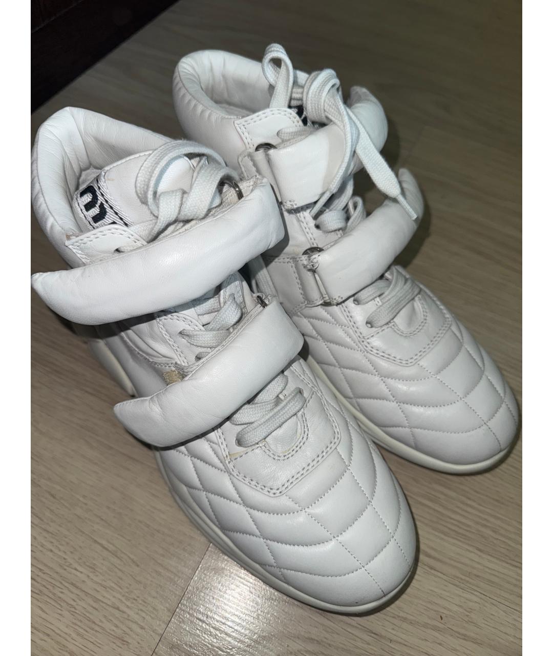 MIU MIU Белые кожаные кроссовки, фото 3