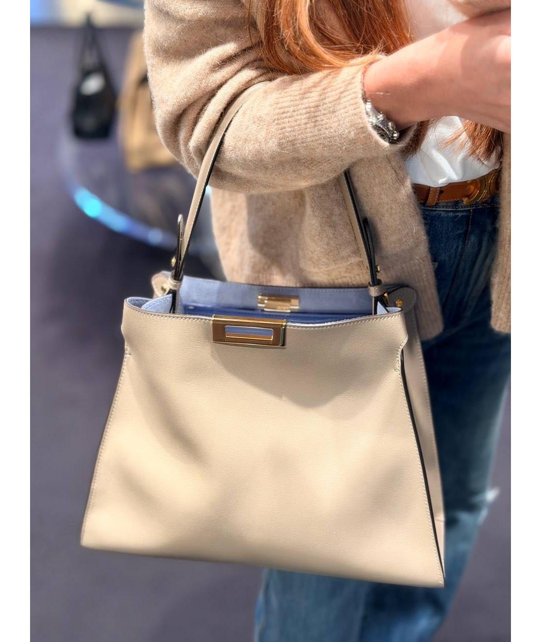 FENDI Бежевая кожаная сумка с короткими ручками, фото 3
