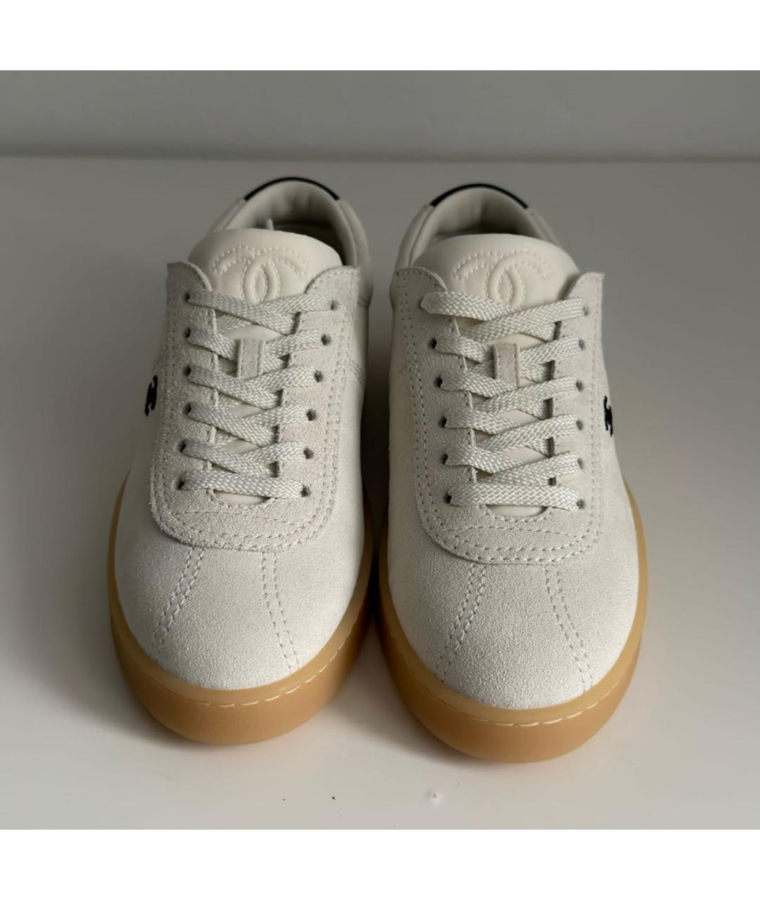 CHANEL Белые замшевые кеды, фото 2